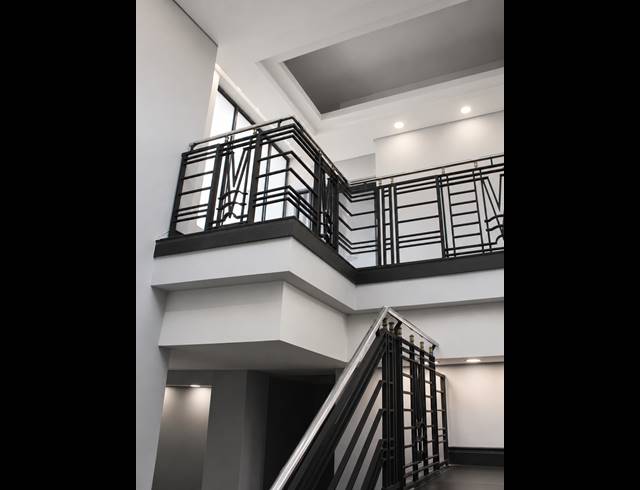 119M² BUILDING TO LET IN WOODSTOCK